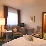 Maximilian Hotel
