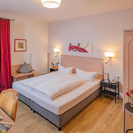 Maximilian Hotel